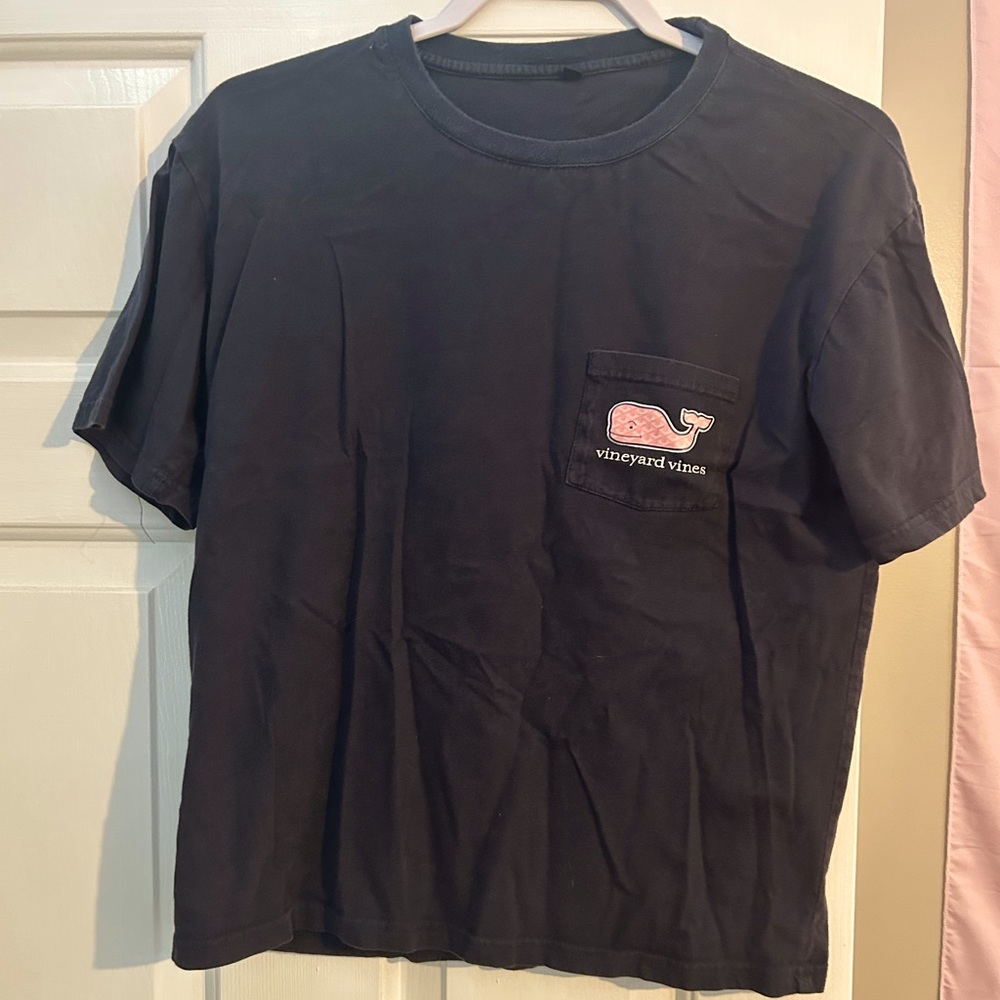 vineyard vines t-shirt
